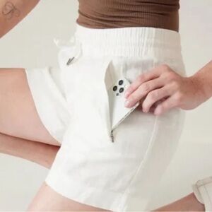 NWT Athleta women's white linen short zipper pockets drawstring size 10